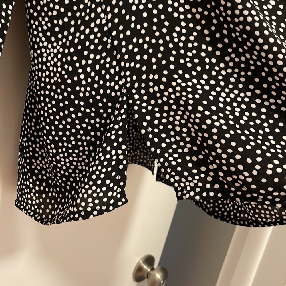 Women’s Long, Balloon Sleeve Blouse - Picture 7 of 7